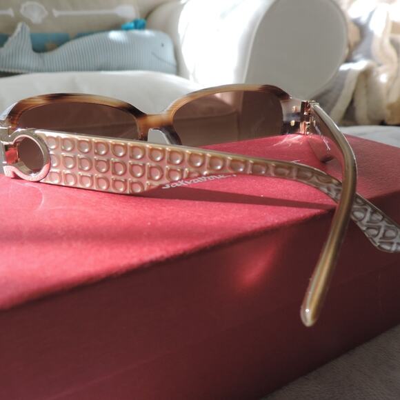 Salvatore Ferragamo Tortoise Shell Framed Sunglasses With Case - Picture 4 of 8